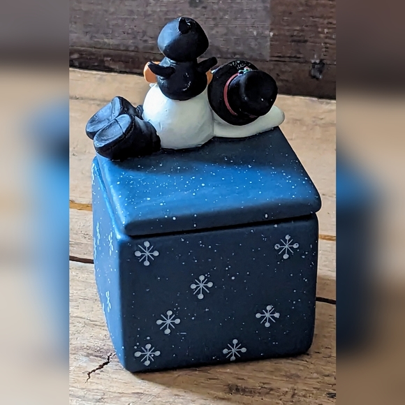 Cute Vintage Snowman Candle With Lid and Snowflake Dangles - Picture 7 of 11